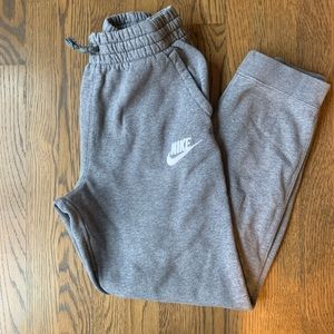 LIKE NEW Boys Gray NIKE Sweatpants XL
